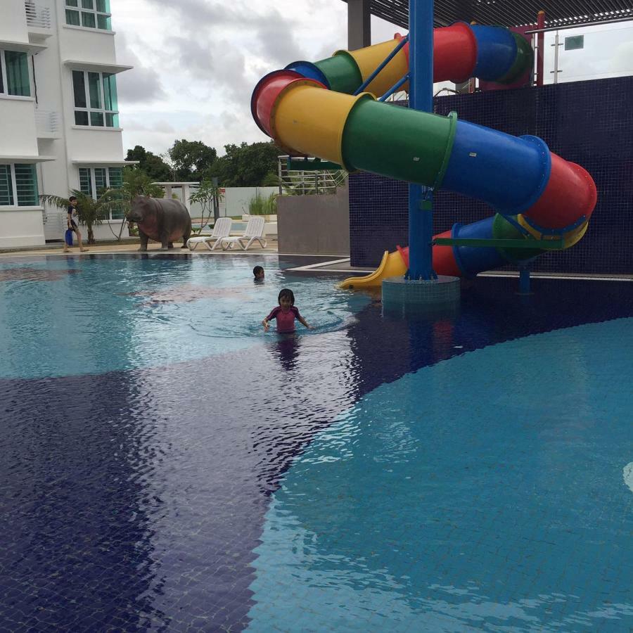 Homelite Resort Water Theme Park Condominium Miri Exterior photo