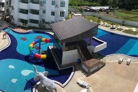 Homelite Resort Water Theme Park Condominium Miri Exterior photo